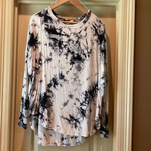 Fantastic fawn tie dye long sleeve shirt.